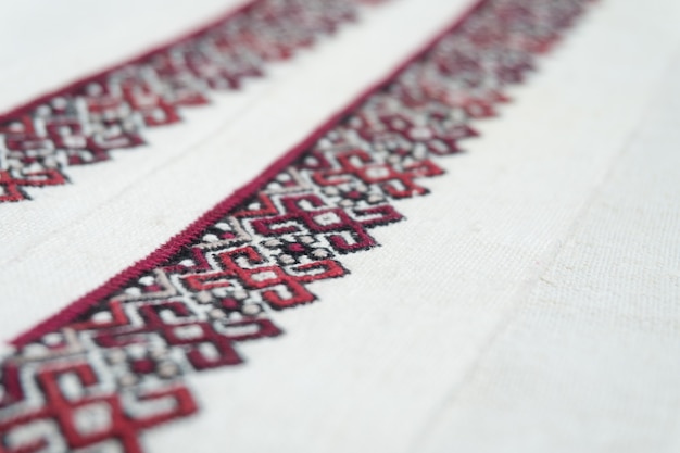 haft ludowy na tkaninie